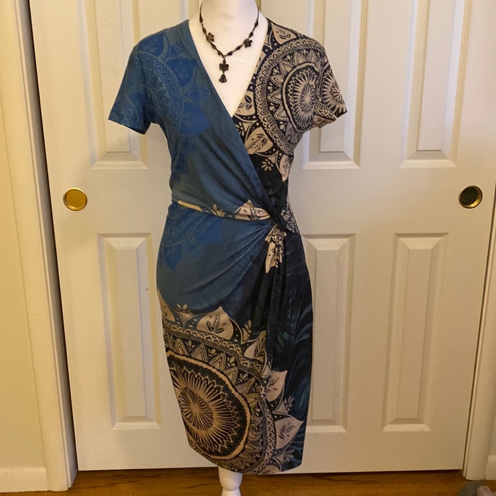 Beautiful and flattering Desigual dress with knot in front